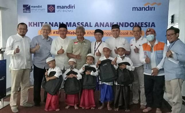 Digelar Di 11 Provinsi, LAZNAS Mandiri Amal Insani Gelar Khitanan Massal 1800 Anak Yatim