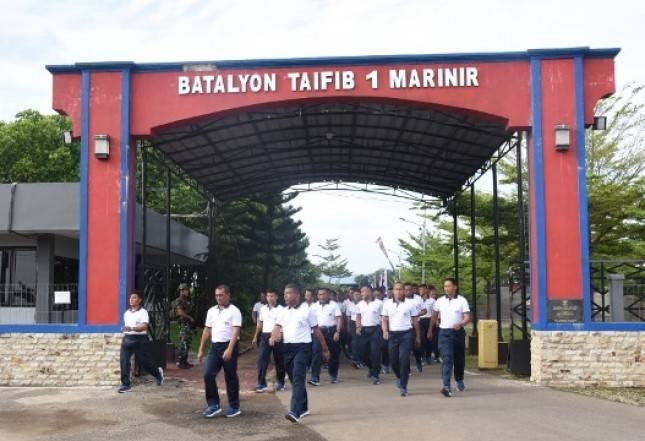 Dankormar dan Pejabat Utama Korps Marinir Olahraga Bersama Perwira Pasmar 1