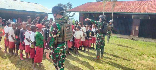 Satgas Yonif R 321 GT Latihkan PBB Anak Napua Jayawijaya