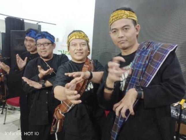 Persembahan Terbaru Wali Band, Lagu Berbahasa Sunda,  Kumaha Aing