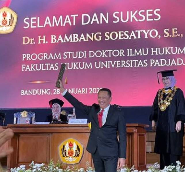 Ketua MPR RI Raih Predikat Cumlaude  Doktor Ilmu Hukum Universitas Padjadjaran