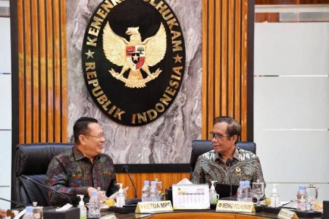 Ketua MPR RI  dan Menko Polhukam Sepakat Realisasi Pendidikan dan Kesehatan Gratis bagi Masyarakat Papua