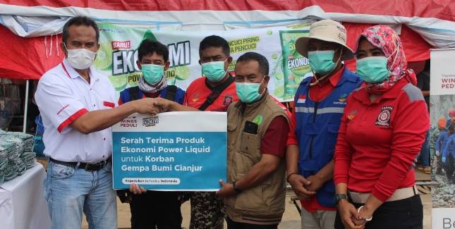 Yayasan WINGS Peduli Salurkan Bantuan Ribuan Produk Pencuci Piring Untuk Warga Pengungsi Cianjur