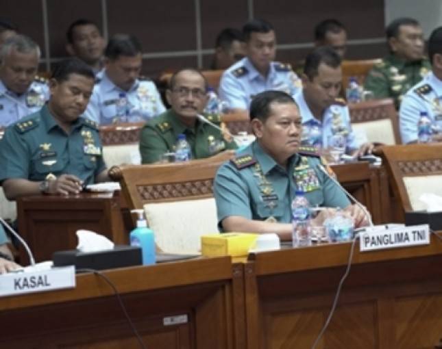 Panglima TNI Laksamana Yudo Margono Rapat Kerja dengan Komisi I DPR RI