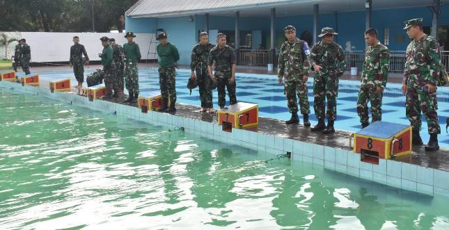 Asops Dankormar Sidak Pelaksanaan UNPD Renang Militer  Prajurit Militer