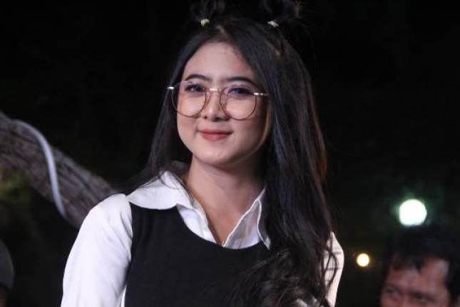 Aktris Penyanyi Berparas Cantik Ochi Alvira Bolak Balik  Banyuwangi-Jakarta Demi Meraih Impian Menjadi Penyanyi Populer 