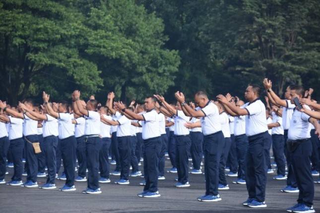 Dankormar Mayor Jenderal TNI (Mar) Widodo Dwi Purwanto  OlahRaga Bersama Peserta Rako dan Aks Korps Marinir
