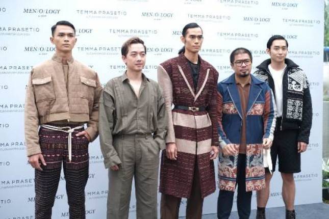 MEN/O/LOGY by ZAP dan Desainer Temma Prasetio Bawa Tenun NTT ke Panggung Dubai Fashion Week 2023
