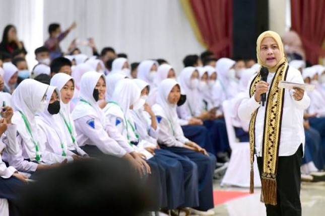 Ibu Iriana Jokowi Tinjau Sosialisasi Penanggulangan Sampah dan Antinarkoba bagi Generasi Muda