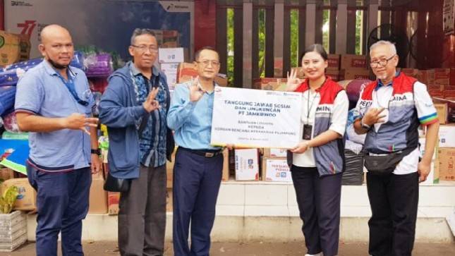 Jamkrindo Salurkan Bantuan ke Korban Kebakaran Depo Plumpang