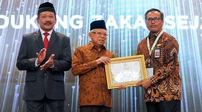 Dukung Zakat Sejahterakan Umat, Menteri Basuki Terima Penghargaan Baznas Award 2023