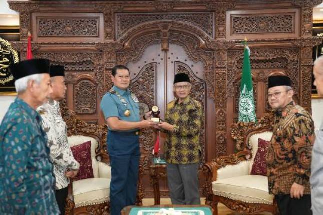 Panglima TNI  Laksamana Yudo Margono Bersilaturahim ke Pimpinan Pusat Muhammadiyah