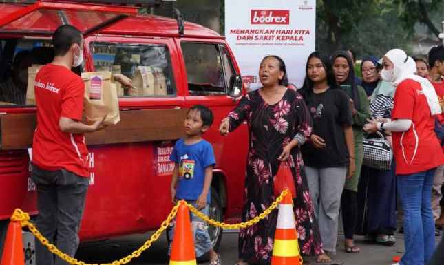 bodrex Merah Putih Berbagi Berkah Ramadan, Aksi Nyata Donasi Paket Makanan Berbuka
