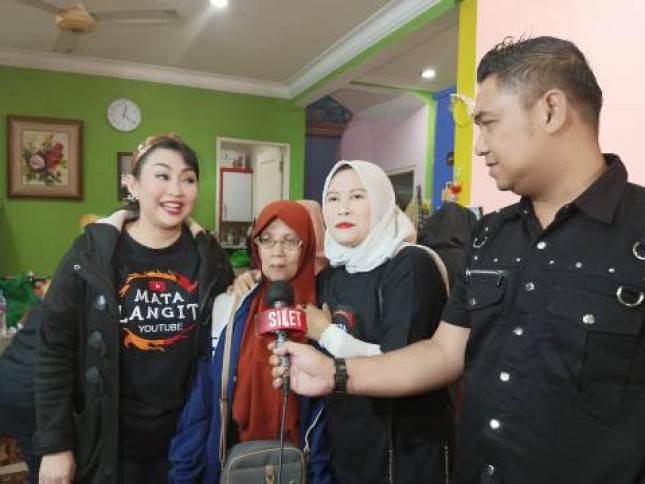 Selebritis Ratna Listy Gelar Halal Bihalal Keluarga Besar Mata Langit 