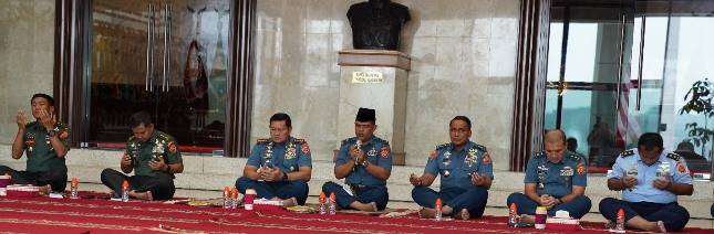 Panglima TNI Laksamana Yudo Margono Mengadakan Doa Bersama