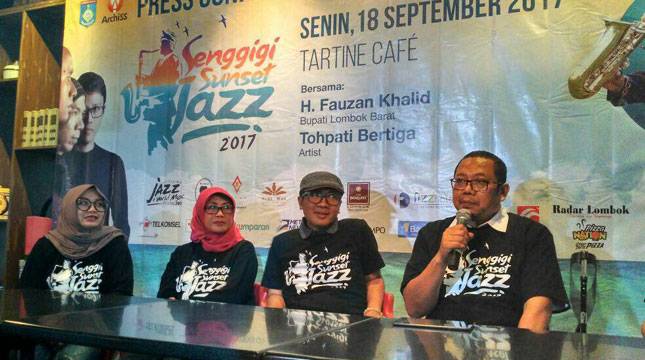 Yuk! Nikmati Sunset Sembari ditemani Musik Jazz di Pantai Senggigi, Lombok