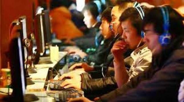 Pengguna Internet Indonesia Tembus 210 Juta, PSI Ingatkan Undang-undang Masih Jadul