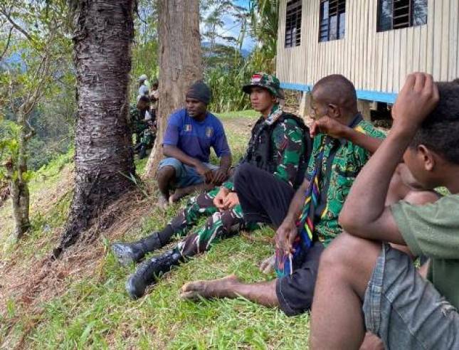 Anjangsana Satgas Yonif Raider 200/BN di Kampung Kindok Papua Pegunungan
