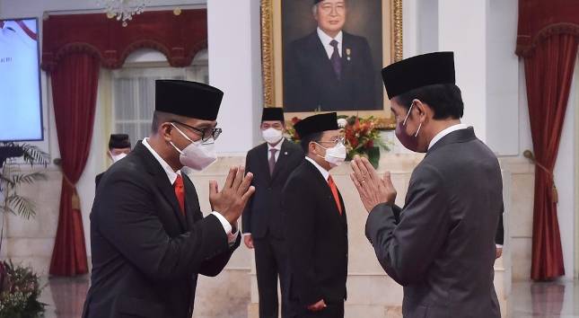 Presiden RI Joko Widodo Lantik  Rosan Perkasa Roeslani sebagai Wakil Menteri Badan Usaha Milik Negara 