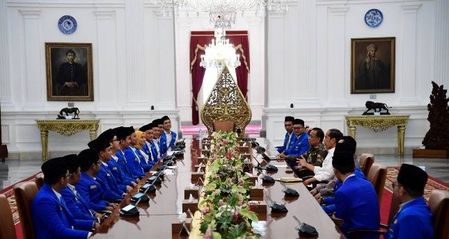 Presiden Jokowi Terima PB PMII di Istana Merdeka