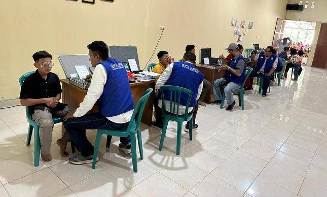 Peringati Hari Anak, Onesight EssilorLuxottica dan Vihara Paramitha Bhakti Gelar Pemeriksaan Mata dan Pembagian Kacamata Gratis 