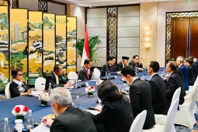 Kabar Baik, Indonesia Jalin Kerja Sama dengan Perusahaan Kaca Tiongkok untuk Hilirisasi Industri Kaca
