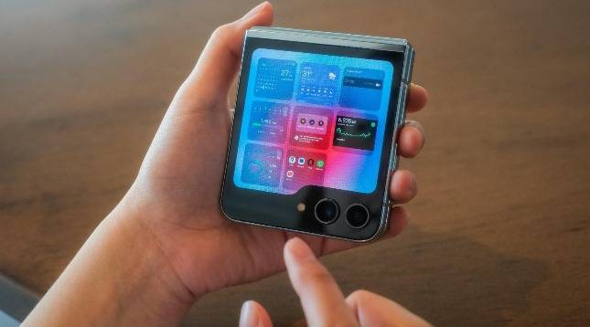 Cover Screen Samsung Galaxy Z Flip 5 Lebih Besar dan Semakin Multifungsi