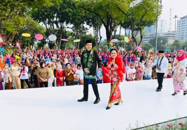 Meriahkan HUT Ke-78 RI, Presiden Jokowi dan Ibu Iriana Buka Acara Istana Berkebaya