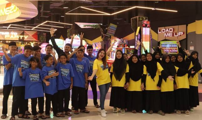 Timezone Ajak 20 Anak Yatim Menikmati Game Terbaru dan Canggih Bersama YouTuber Ani Nurhayani di Margocity Depok