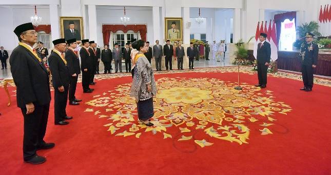 Presiden Jokowi Anugerahkan Tanda Kehormatan bagi 18 Tokoh