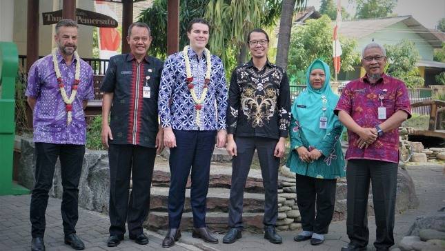 Wakil Menteri Luar Negeri Australia Kunjungi Sekolah Damai Wahid Foundation di SMAN 11 Semarang