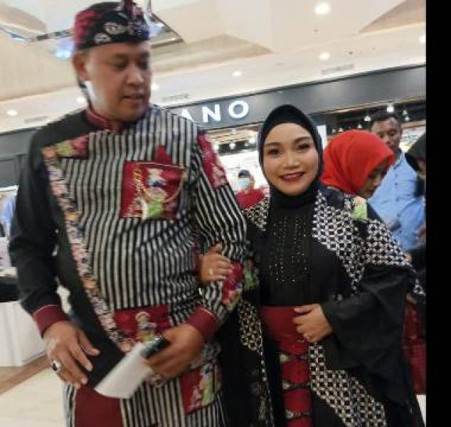 Walikota Bekasi Tri Ardhianto Menjadi Peragawan Dadakan 