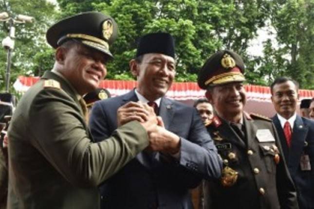 Menkopolhukam Harapkan Semua Pihak Tahan Bicara Impor Senjata
