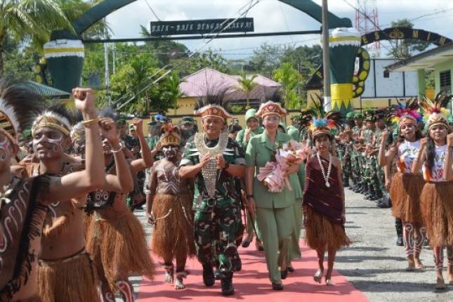 Dandim 1710/Mimika Dampingi Kunjungan Kerja Pangdam XVII/Cenderawasih Di Wilayah Kabupaten Mimika