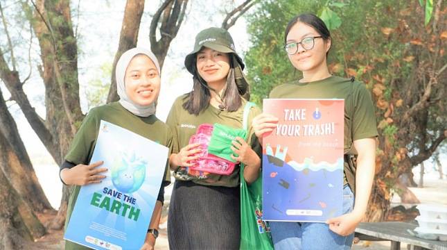 Rayakan World Clean Up Day Sharp Grenerator Lakukan Aksi Bersih-Bersih di Pulau Harapan