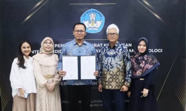 Prof. Dr. Ir. Mochamad Wahyudi, Rektor Universitas BSI Terima SK Guru Besar