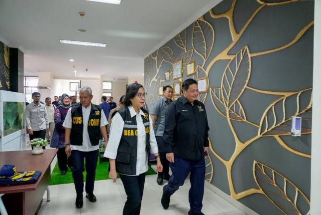 Menko Airlangga: Pengetatan Arus Barang Impor Guna Melindungi Industri Dalam Negeri dan UMKM dengan Tetap Memperhatikan Dwelling Time Layanan