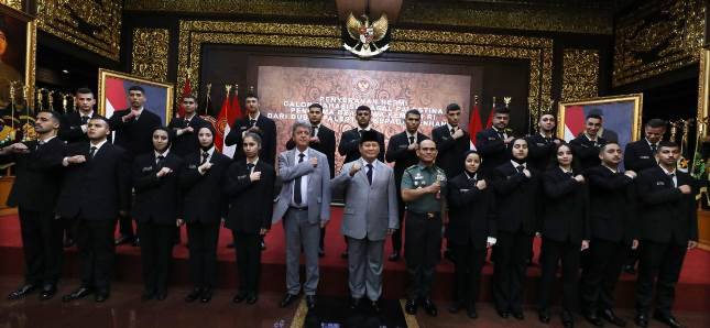 Menhan Prabowo  Subianto Terima 22 Mahasiswa Palestina yang akan Kuliah dengan Beasiswa di Unhan RI
