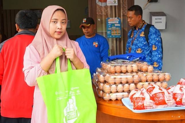 Tingkatkan Keterjangkauan Pangan Di Tengah El Nino, ID FOOD Salurkan Bantuan Sembako Di Wilayah Indonesia Timur