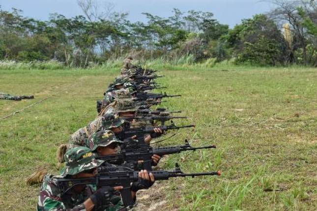 Latihan Penanggulangan Teror TNI AL dan PT Pertamina Persero di Perairan Balikpapan