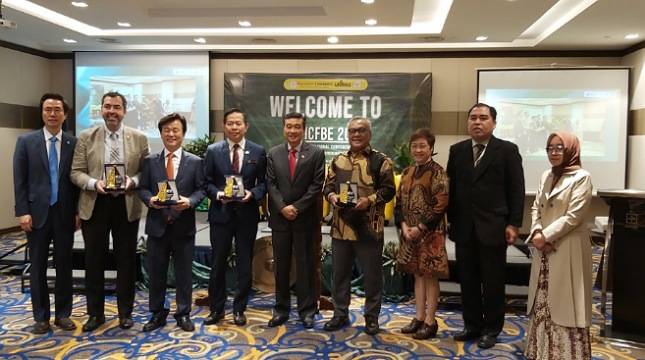 Pelopori Masuknya Devisa, President University Sukses Gelar ICFBE 2023 di Serawak, Malaysia