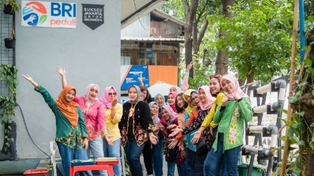 Dibantu BRI, Budidaya Ikan Nila dan Tanaman Hidroponik Bikin Ibu-Ibu PKK Rawa Buaya Lebih Produktif 