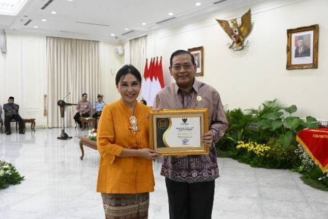 Fokus Tingkatkan Kepercayaan Publik, Peruri Raih Peringkat Informatif dalam Anugerah Keterbukaan Informasi Publik 2023