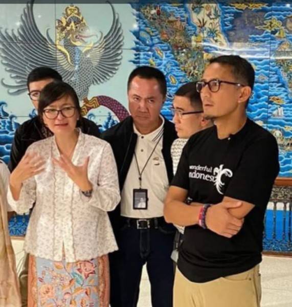 Claudia Ingkiriwang Dirut TMII Suka Traveling