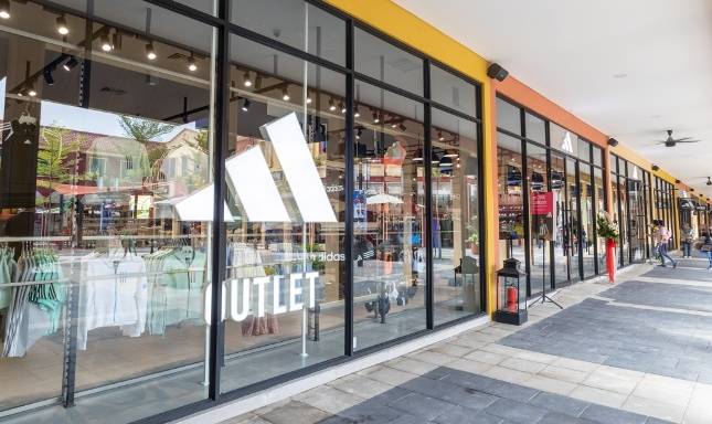 Kanmo Buka Dua Outlet Adidas Premium di Karawang