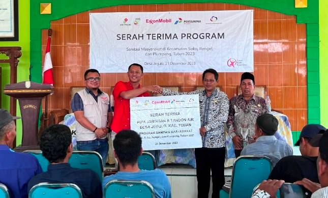 EMCL dan YTBN Gotong Gotong Royong Bangun Fasilitas Sanitasi Masyarakat Tuban