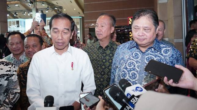 Dampingi Jokowi Buka IIMS 2024, Menko Airlangga Beberkan Insentif Mobil Hybrid