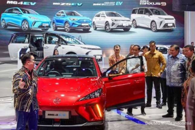 MG Motor Indonesia Sumringah! Masuk Kabin, Jokowi: Mobil MG Luar Biasa...