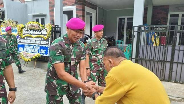 Wadan Kormar Melayat ke  Rumah Duka Serda Marinir I  Made Anantawi