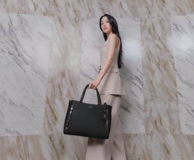 TUMI  Menggelar Peluncuran Global yntyk Perkenalkan Koleksi Wanita ASRA